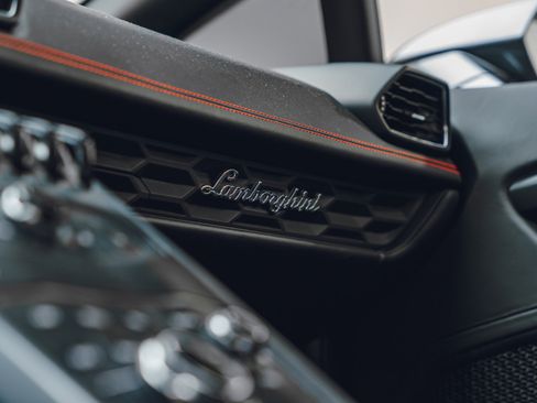 Used 2017 Lamborghini Huracan LP 580-2 RWD image 43