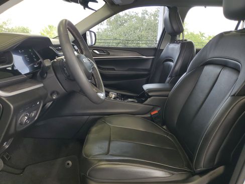 Used 2022 Jeep Grand Cherokee Limited 4xe w/ Luxury Tech Group II AWD/4WD image 17