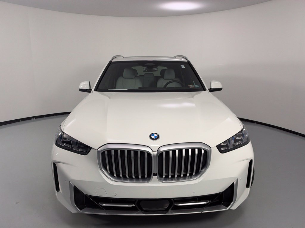 Certified 2026 BMW X5 xDrive40i w/ Premium Package AWD/4WD image 3