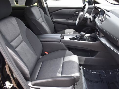 Used 2025 Nissan Rogue SV FWD image 14
