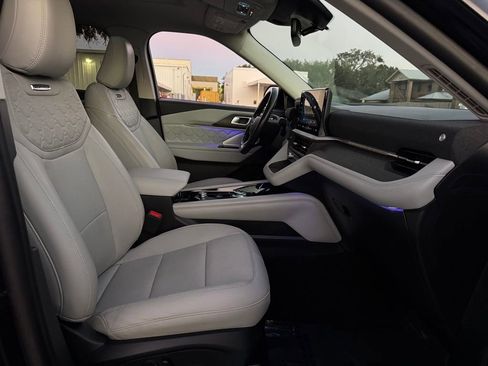 Used 2025 Ford Explorer Platinum w/ Ultimate Package image 28