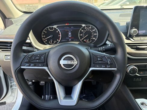 Used 2025 Nissan Altima 2.5 SV image 28