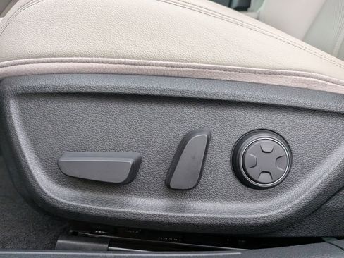 Used 2023 Genesis G70 2.0T RWD image 14