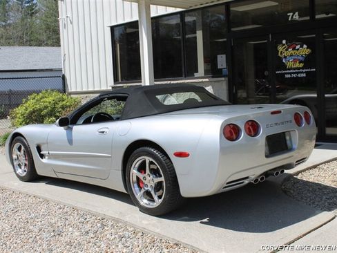 Used 2002 Chevrolet Corvette Coupe w/ Preferred Equipment Group2 RWD image 7