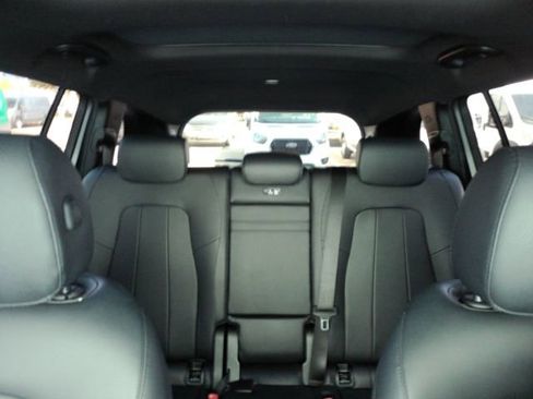 Used 2020 Mercedes-Benz GLB 250 w/ Premium Package image 34