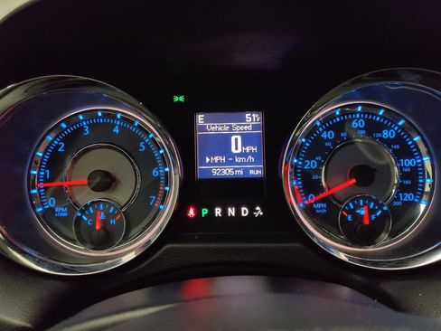 Used 2016 Chrysler Town & Country Touring image 23