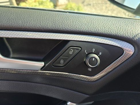 Used 2017 Volkswagen Golf Alltrack S image 26