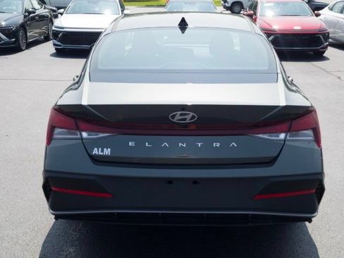 New 2026 Hyundai Elantra SE FWD image 6