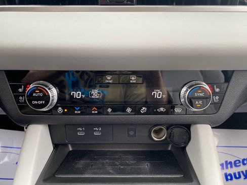 New 2025 Mitsubishi Outlander AWD image 17