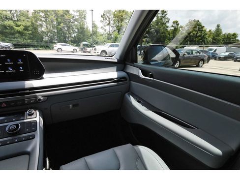 Used 2025 Hyundai Palisade SEL FWD image 8