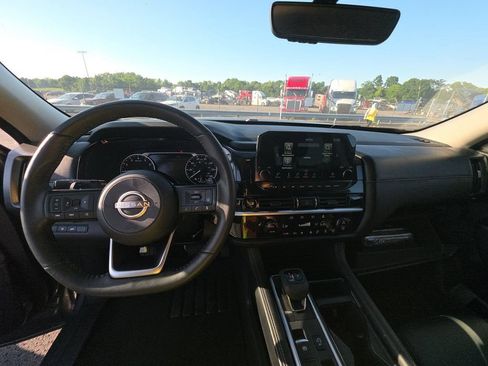 Used 2025 Nissan Pathfinder SL FWD image 15
