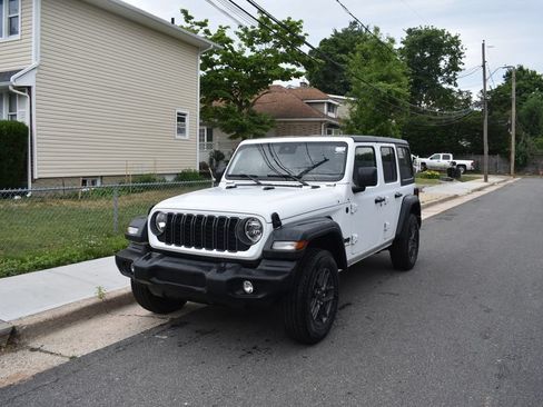 Used 2025 Jeep Wrangler Unlimited Sport AWD/4WD image 2