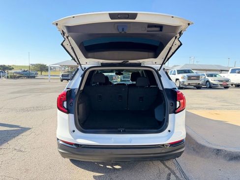 Used 2023 GMC Terrain SLE w/ Elevation Edition image 6