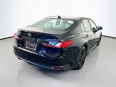 Used 2025 Toyota Camry SE image 5