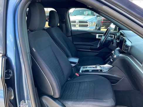 Used 2020 Ford Explorer XLT image 30