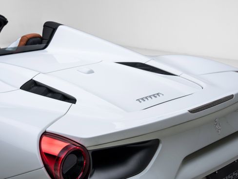Used 2018 Ferrari 488 Spider image 46
