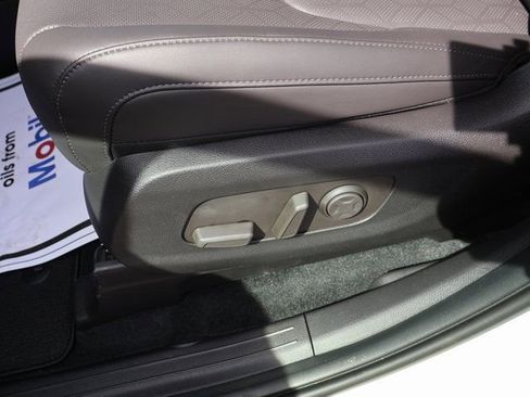 New 2026 Kia Carnival EX FWD image 18
