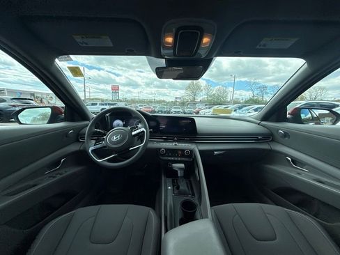 Used 2024 Hyundai Elantra SEL FWD image 17