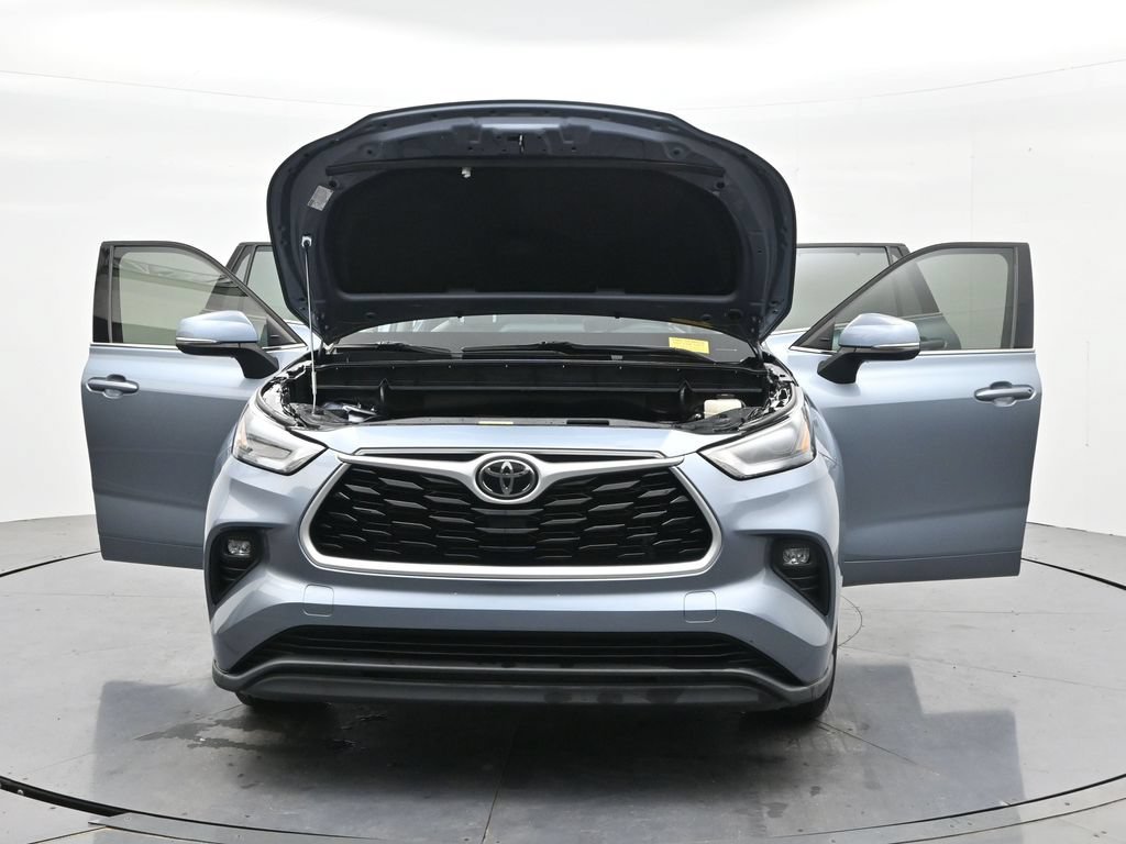 Used 2022 Toyota Highlander XLE FWD image 40