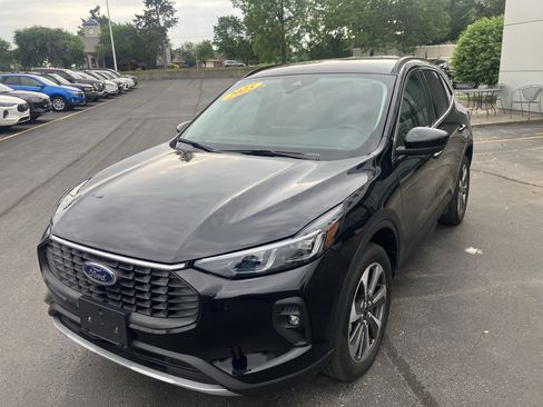 Certified 2025 Ford Escape Platinum AWD/4WD image 3