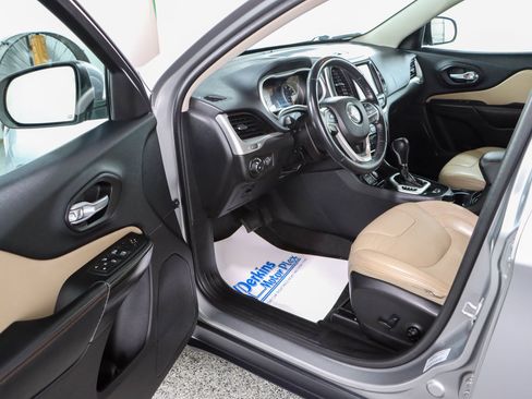 Used 2016 Jeep Cherokee Limited FWD image 3