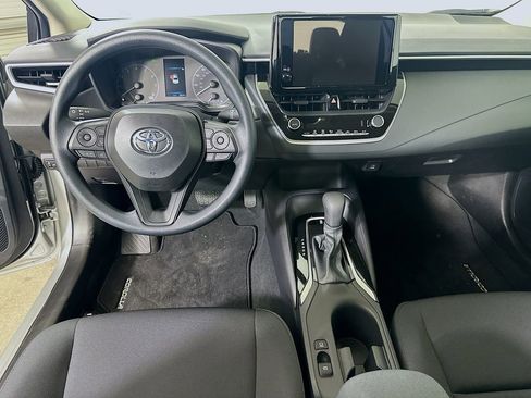 Used 2025 Toyota Corolla LE image 17