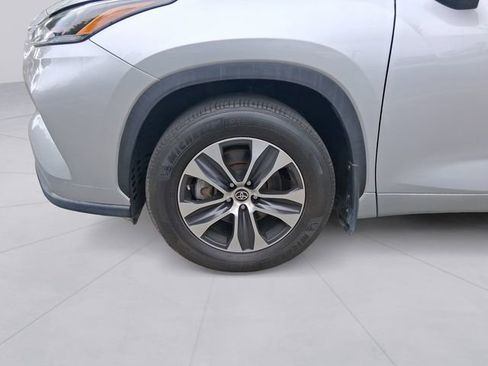 Used 2023 Toyota Highlander XLE FWD image 9