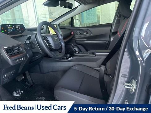 Used 2025 Toyota Prius Plug-In Hybrid image 18