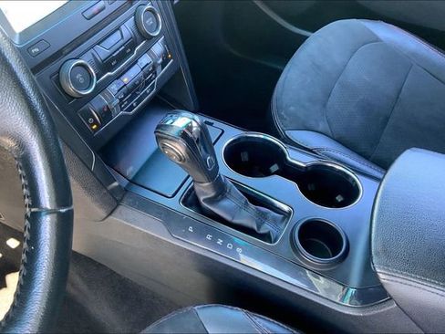 Used 2018 Ford Explorer XLT w/ Equipment Group 202A FWD image 17