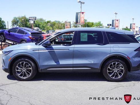 Used 2025 Lincoln Nautilus Premier AWD/4WD image 13