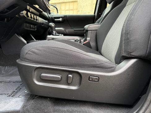 Used 2020 Toyota Tacoma TRD Off-Road w/ Blackout Package image 34