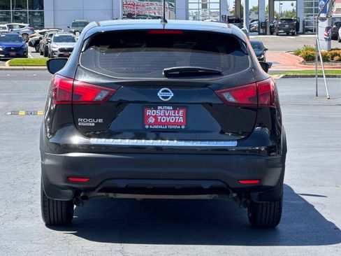 Used 2019 Nissan Rogue Sport S FWD image 8