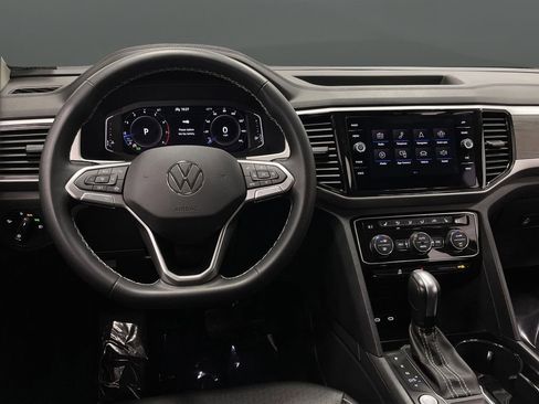 Used 2022 Volkswagen Atlas SE w/ Black Wheel Package image 5