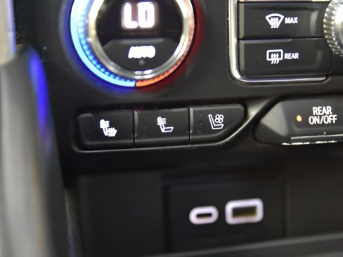 Used 2021 GMC Yukon SLT w/ SLT Luxury Plus Package RWD image 30