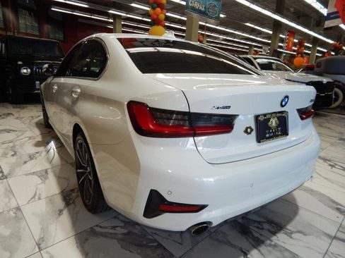 Used 2021 BMW 330i xDrive Sedan w/ Premium Package image 9
