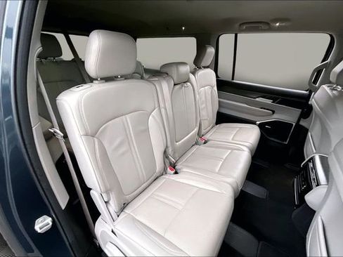 Used 2024 Jeep Wagoneer L Series II w/ Flexible Seating Group image 17