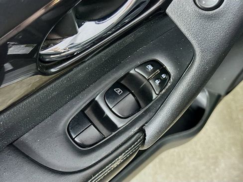 Used 2019 Nissan Rogue SV image 15