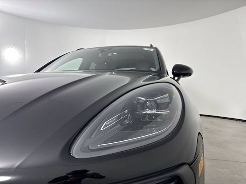 Certified 2024 Porsche Macan AWD/4WD image 11
