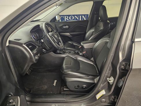 Used 2019 Jeep Cherokee Latitude Plus image 12