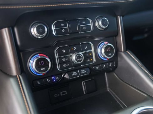 Used 2023 GMC Yukon XL AT4 w/ AT4 Premium Package AWD/4WD image 18
