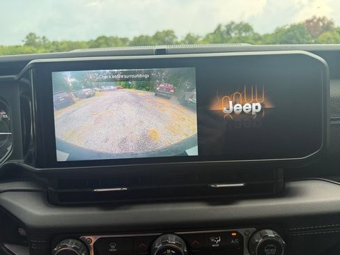 Used 2024 Jeep Wrangler Unlimited Rubicon 4xe AWD/4WD image 32