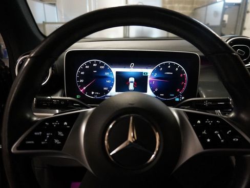 Used 2024 Mercedes-Benz GLC 300 4MATIC image 14
