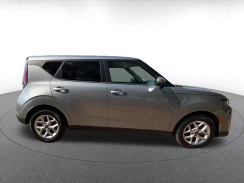Used 2025 Kia Soul LX w/ LX Technology Package FWD image 16
