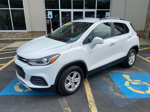 Used 2018 Chevrolet Trax LT w/ LT Convenience Package AWD/4WD image 2