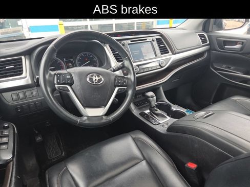 Used 2019 Toyota Highlander XLE AWD/4WD image 12