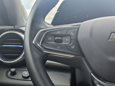 Used 2025 Chevrolet Trax LT w/ LT Convenience Package FWD image 21