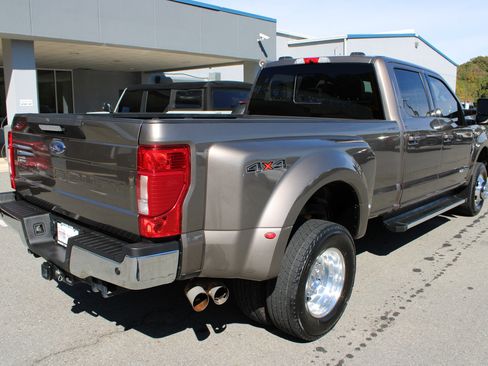 Used 2022 Ford F350 Lariat w/ Camper Package image 3