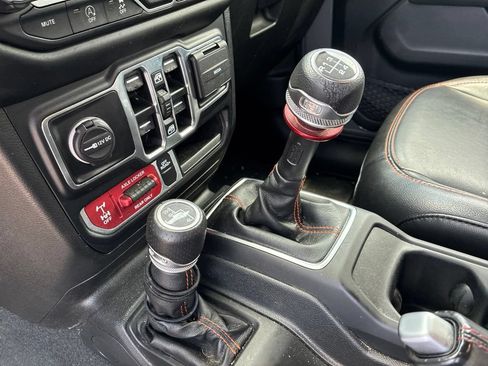Used 2022 Jeep Gladiator Mojave w/ Cold Weather Group AWD/4WD image 15