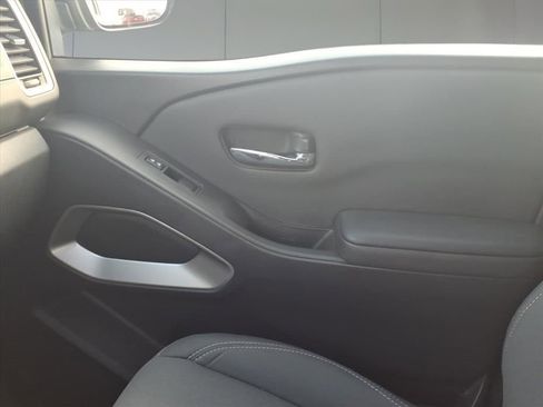 Used 2024 Nissan Frontier SV image 21