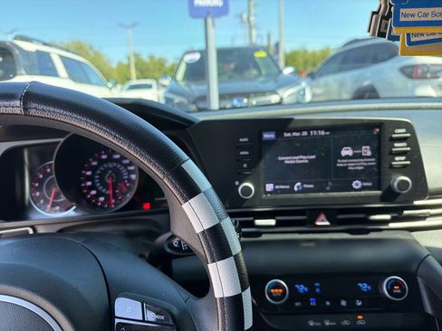 Used 2022 Hyundai Elantra SEL w/ Preferred Accessory Package image 4